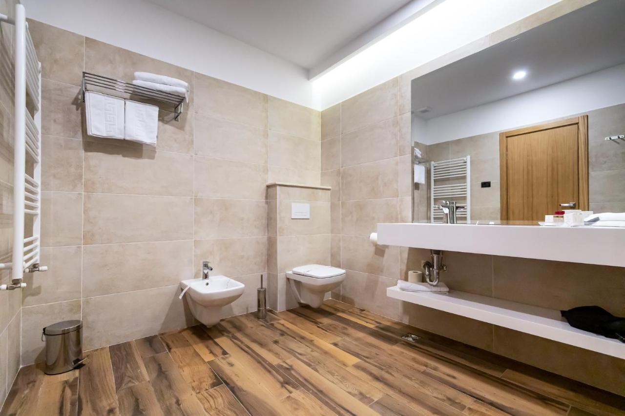 Grand View Hotel & Suites Copou 雅西 外观 照片