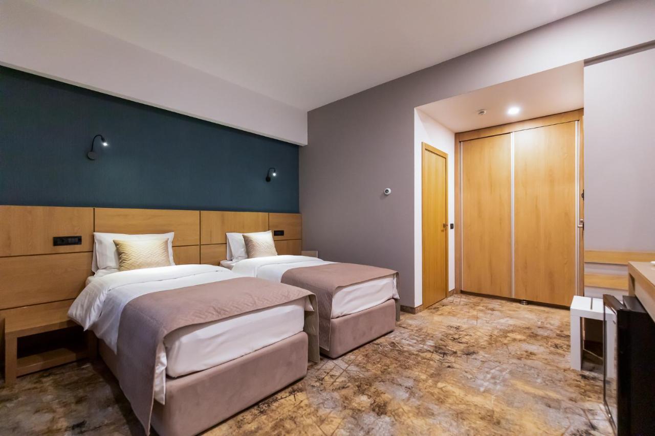 Grand View Hotel & Suites Copou 雅西 外观 照片