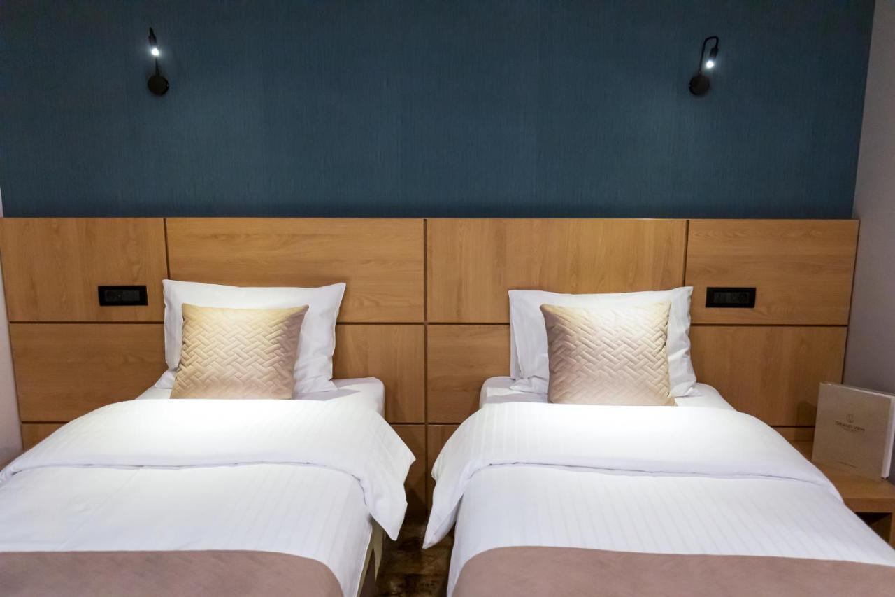 Grand View Hotel & Suites Copou 雅西 外观 照片