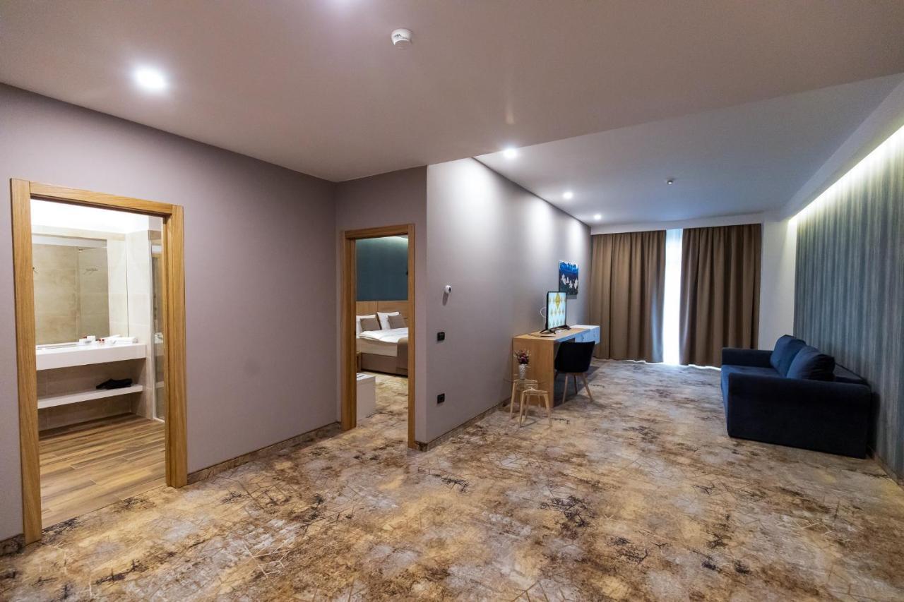 Grand View Hotel & Suites Copou 雅西 外观 照片